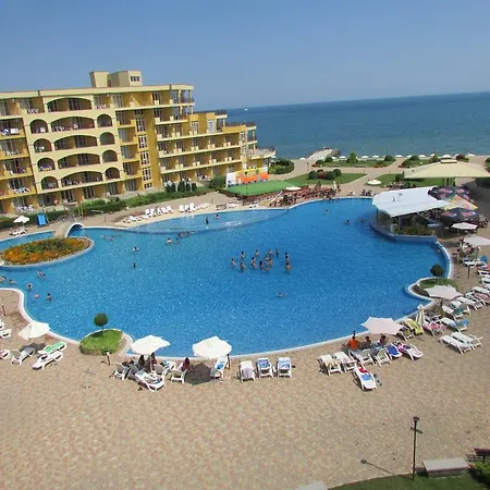 Midia Grand Apartment